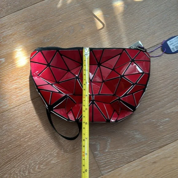 Emilio Pepe red wristlet with detachable cross body strap - Picture 3 of 4